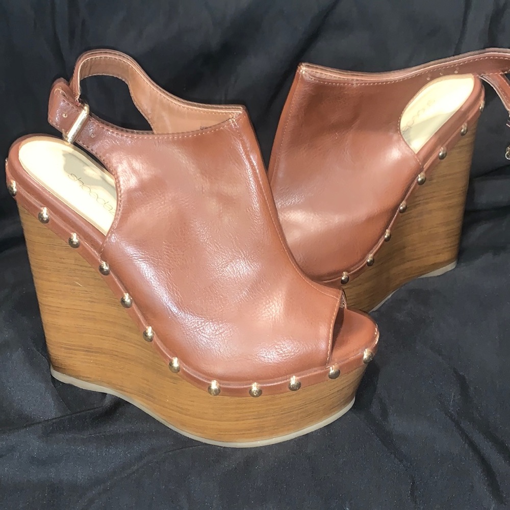 Shoedazzle “Ranka” Wedge